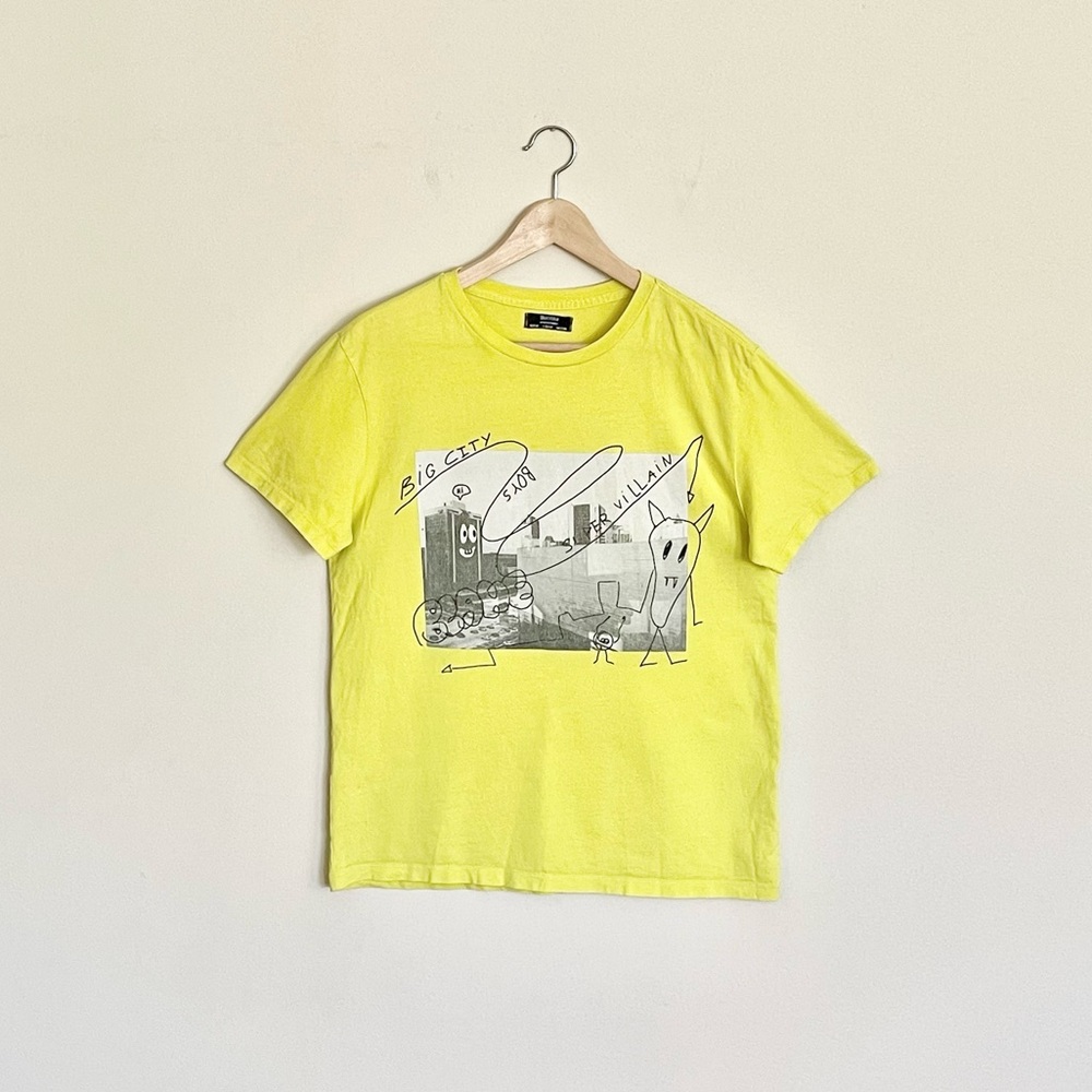 Bershka Big City Super Villain Graffiti Graphic Yellow T Shirt Adult size Medium